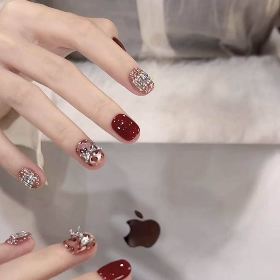 现货【大女主红】手工冬天美甲跨年款高定设计师穿戴甲红色系10片,彩妆/香水/美妆工具,穿戴甲/甲片,淘宝优惠券,粉丝福利购,淘宝优惠卷