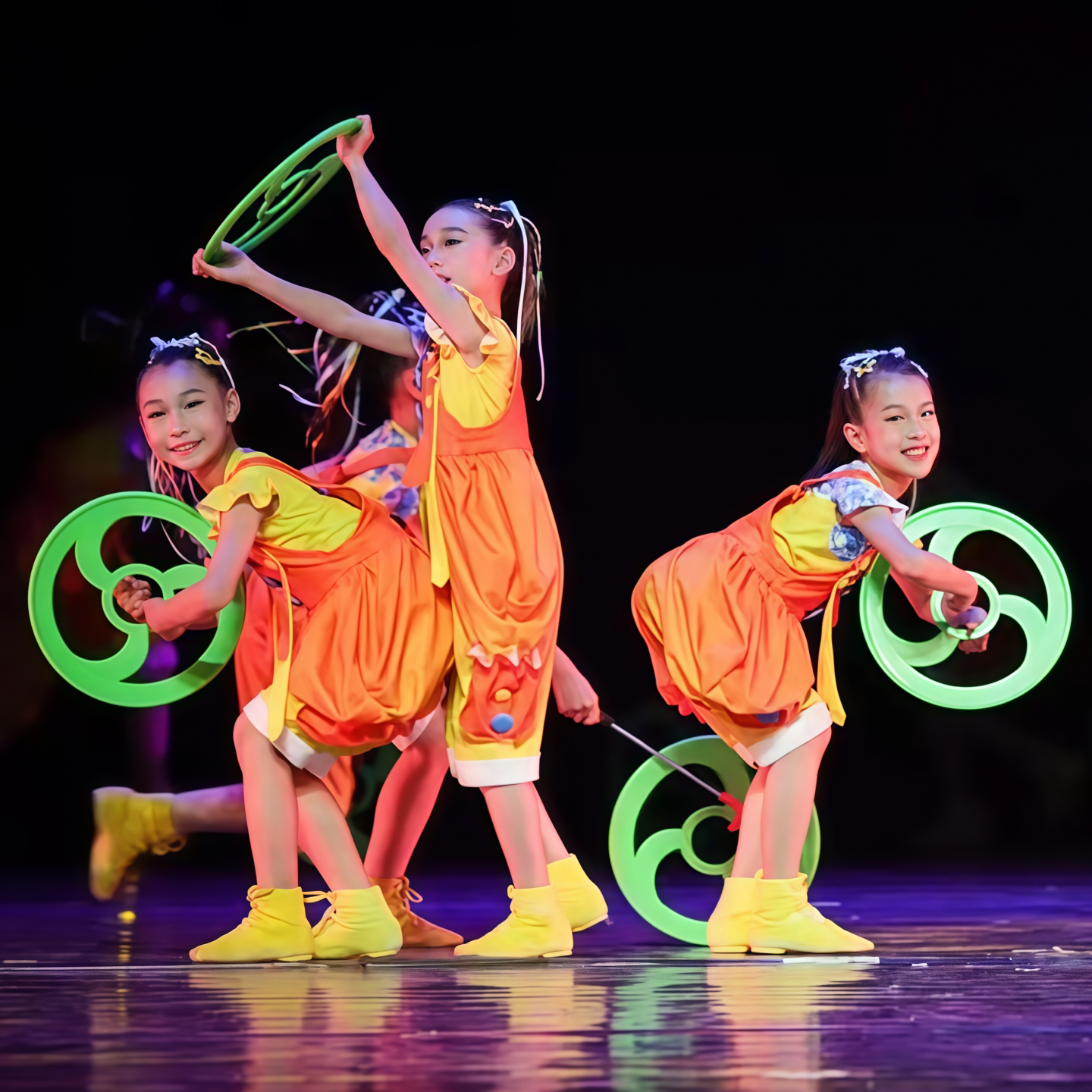 第十三届小荷风采小铁环舞蹈服道具儿童灯笼背带裤少儿可爱表演服