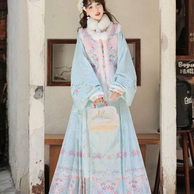 成人闺蜜汉服女冬日暖明制圆领比甲汉服女刺绣马面裙秋冬日常套装,女装/女士精品,汉服套装,淘宝优惠券,粉丝福利购,淘宝优惠卷