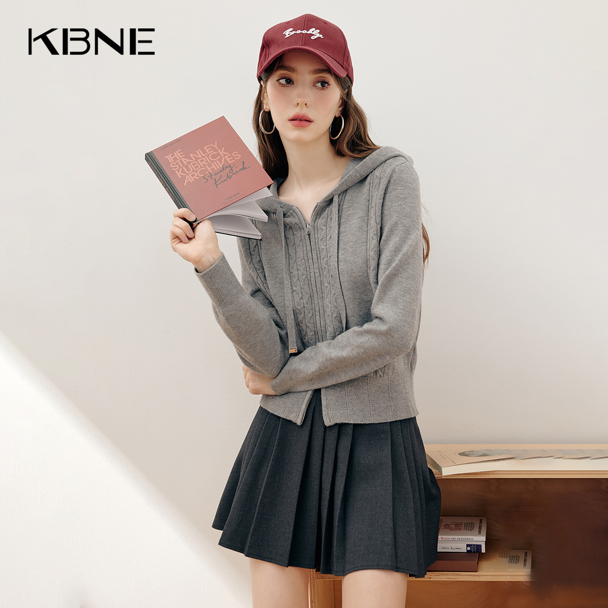 KBNE灰色针织衫长袖连帽开衫2025秋季新款气质毛衣慵懒宽松上衣女