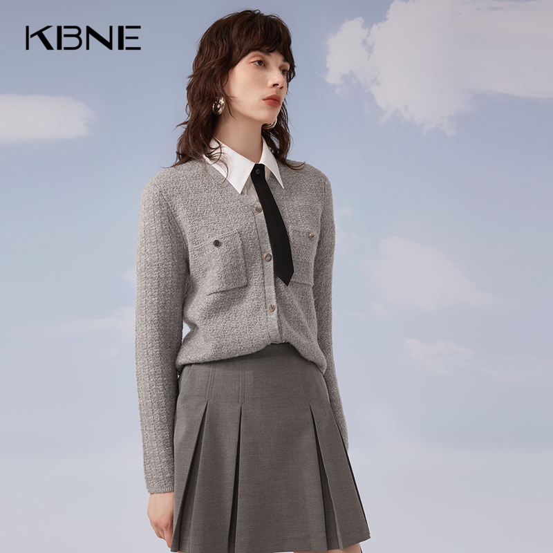 KBNE灰色针织衫V领毛衣慵懒感气质修身开衫2025新款长袖上衣春秋