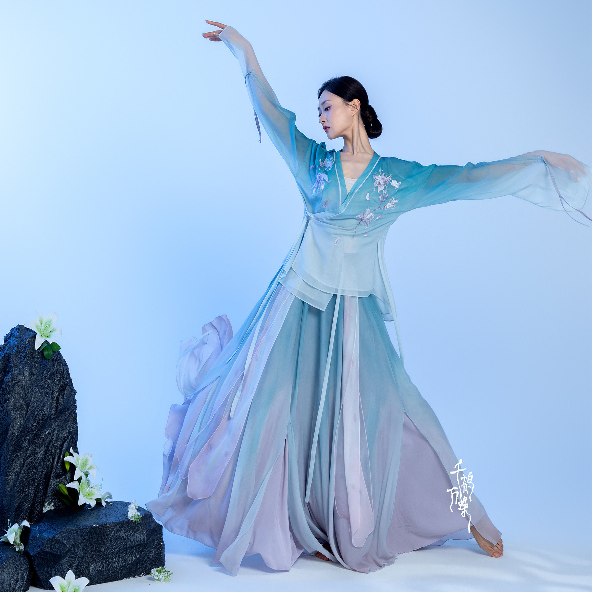 千鹤万蝶|雅时合合百合花刺绣古典舞服360&deg;半裙中式开衫复古文艺
