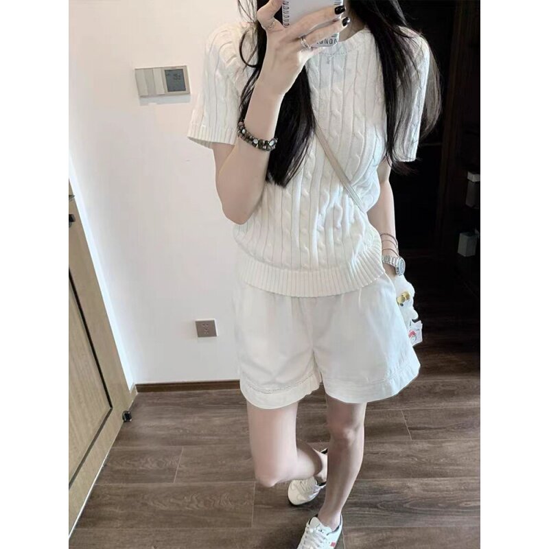 韩系休闲新款设计感白色麻花针织短袖上衣高腰显瘦直筒短裤套装女