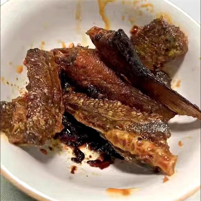 湖南爆辣香鱼尾特产零食即