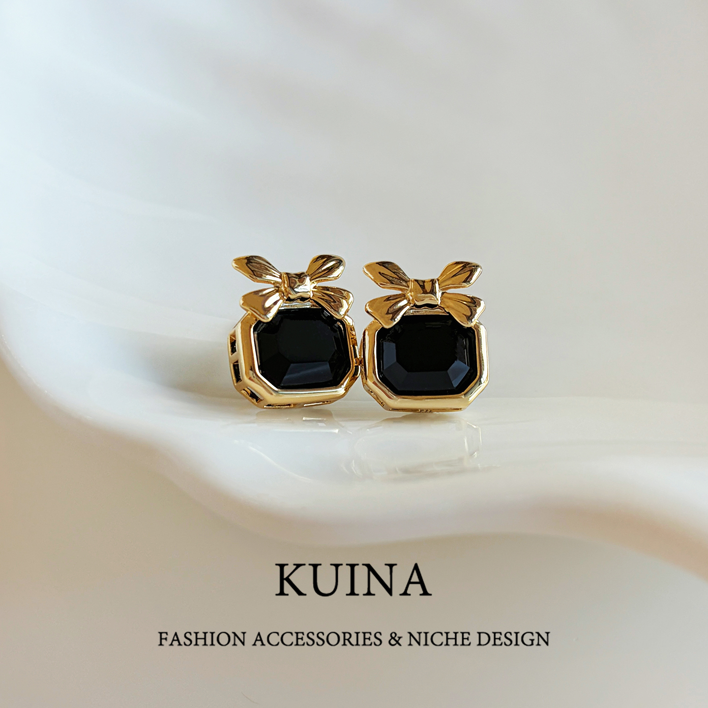 高级感黑色方钻蝴蝶结耳钉女