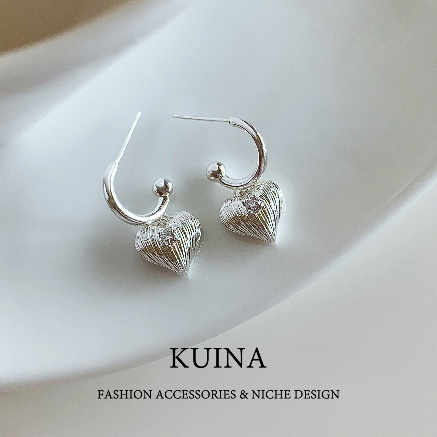 银色爱心耳钉女2025新爆款耳环