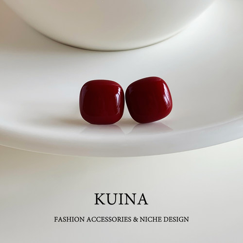 简约高级感红色方形珍珠耳钉