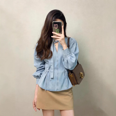 现货 法式小个子蓝色系带V领牛仔衬衫女装2026春季新款收腰上衣