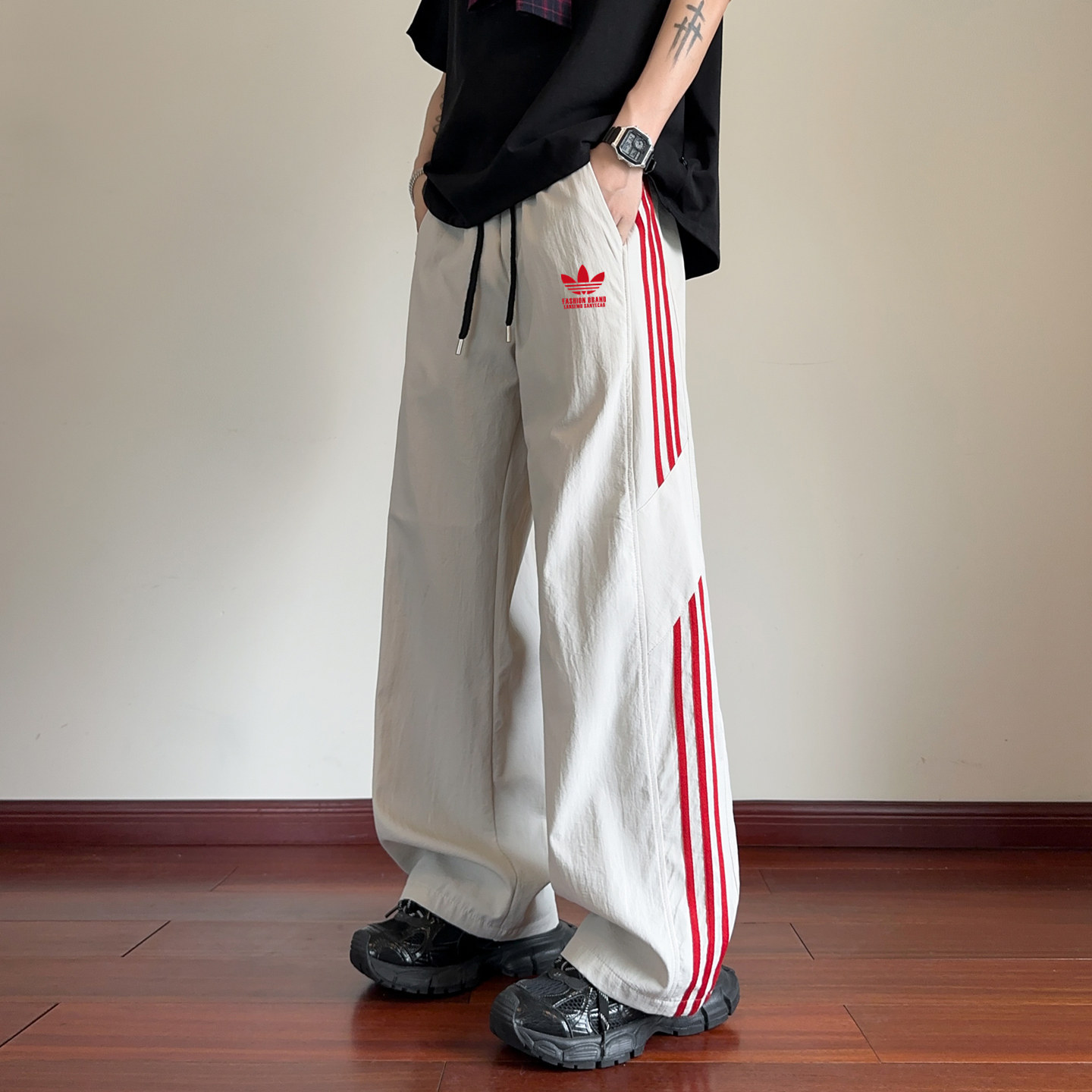 奥特莱斯官网2026夏季薄款冰丝运动裤子卫裤男三条杠速干休闲裤女