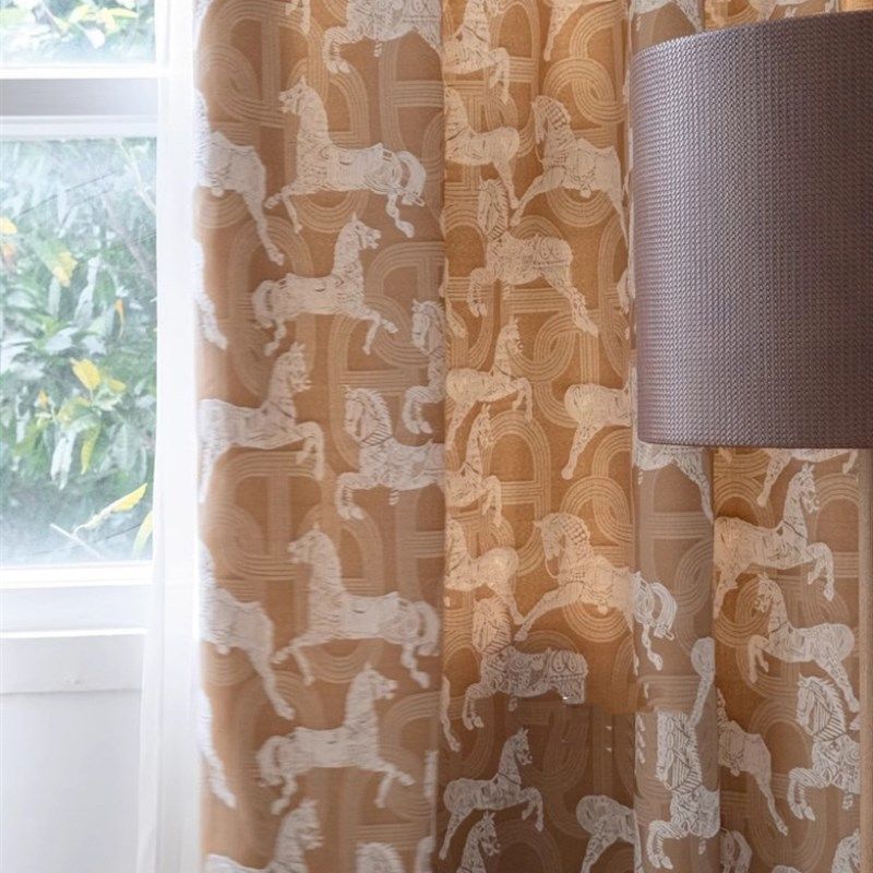 法式皇家马匹雪尼尔提花窗帘刺绣小麦色奶油客厅卧室阳台2024新款