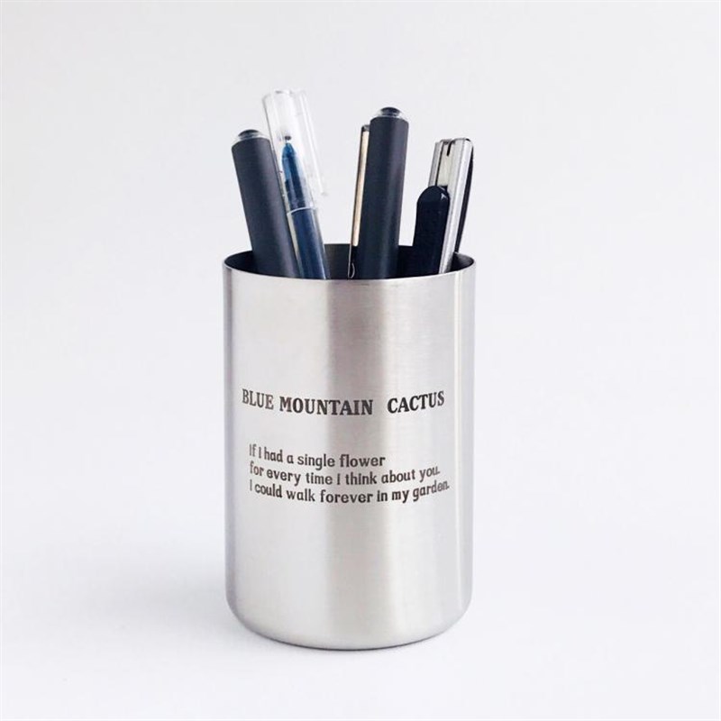 北欧简约英文字母工业风q金属风拉丝304不锈钢笔筒办公室收纳桶