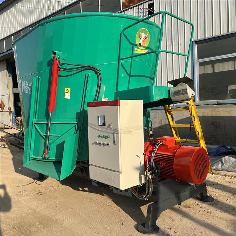 立式全混合日粮制备机大齿刀粉碎揉丝搅草机牛羊TMR饲喂机