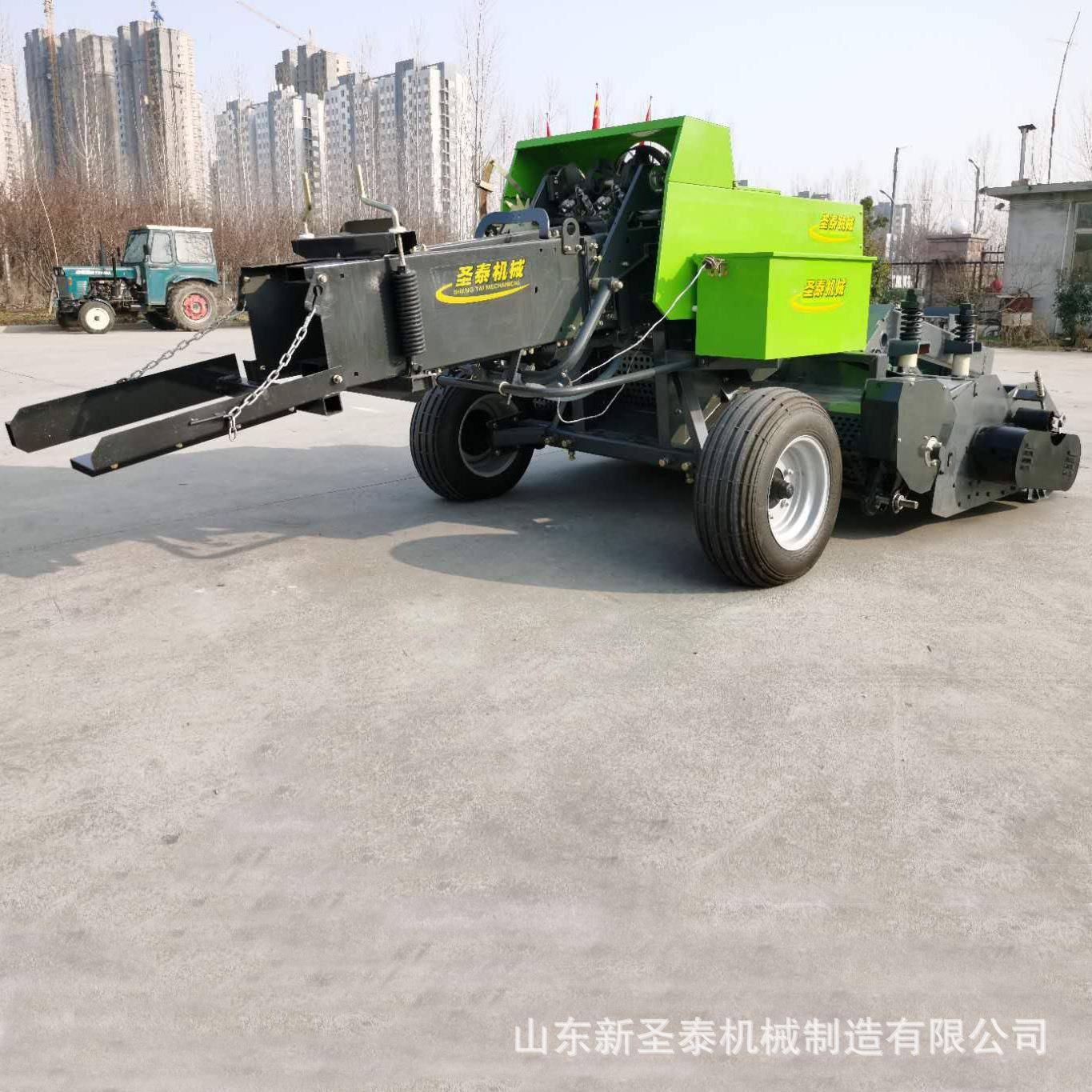 小麦豆秸捡拾方捆机视频农补型秸秆捡拾方捆机四轮带方包机现货