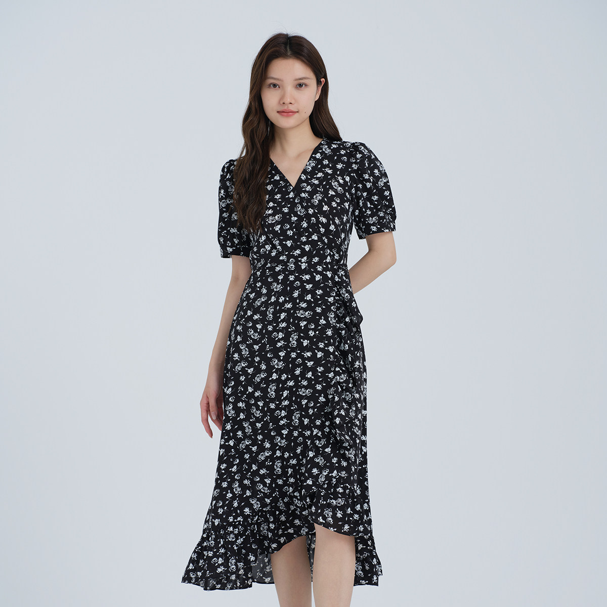 阿依莲2026夏新款围裹式复古碎花连衣裙女小个子法式V领茶歇裙子图片