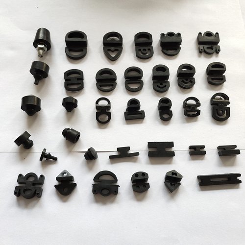 八字垫密封件工字减震垫缓冲防撞垫橡胶粒胶皮机床钢板防护罩配件