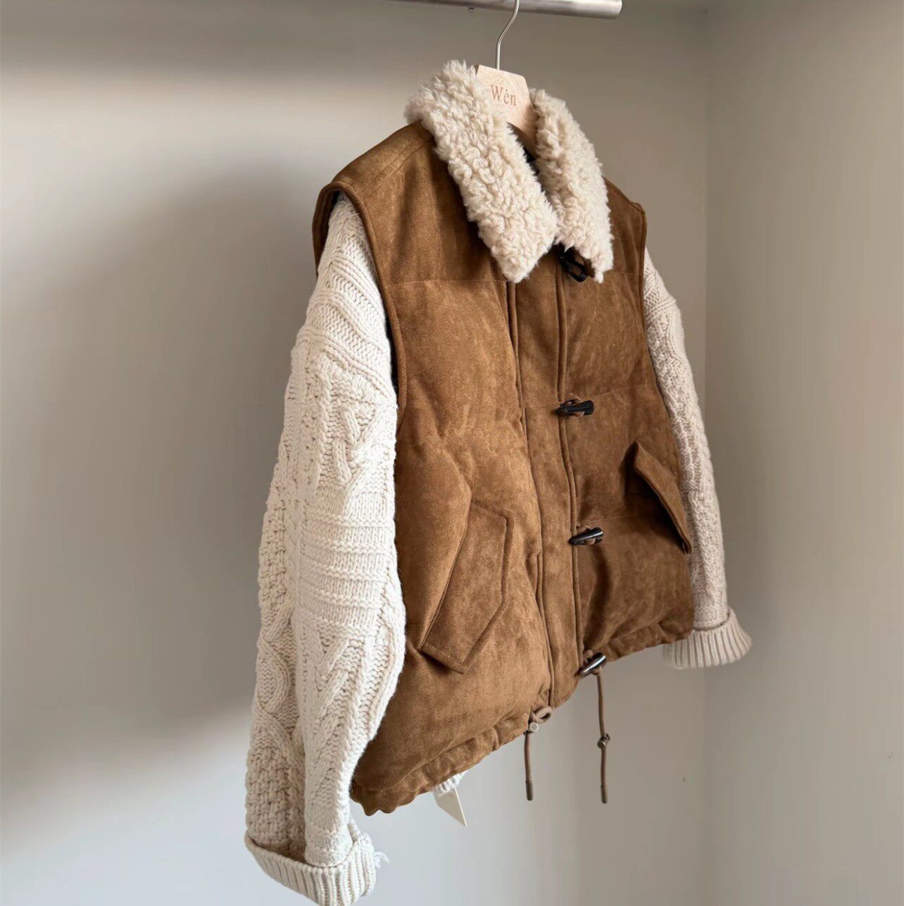 麂皮绒羽绒马甲女短款冬季2025年新款高级感小个子背心坎肩外套