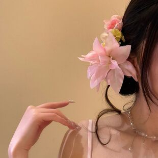 粉色娇嫩早春氛围感甜美仿真花朵百合发夹超仙纯欲发饰侧边头饰女