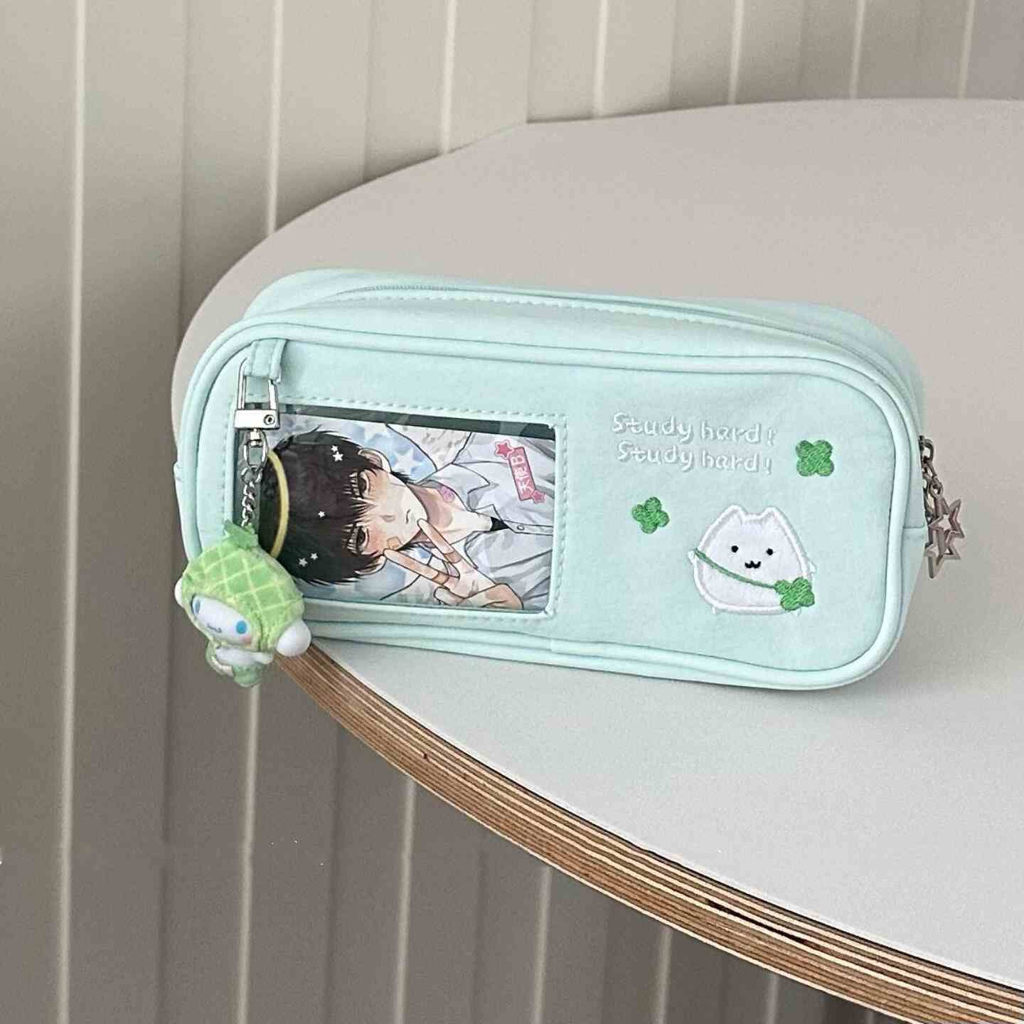 绿色四叶草小猫痛包笔袋高颜值ins风初中女生文具盒女生2025年新款男孩透明超火简约小众不撞款大容量痛笔袋