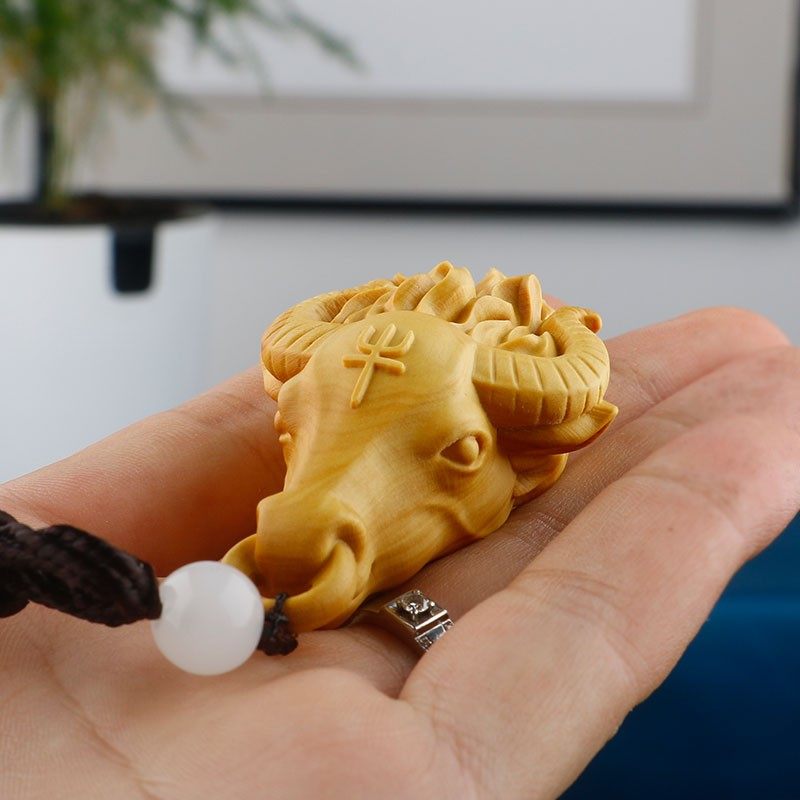 创意小叶黄杨木手把件女牛头实木雕刻文玩把玩件男士牛运亨通