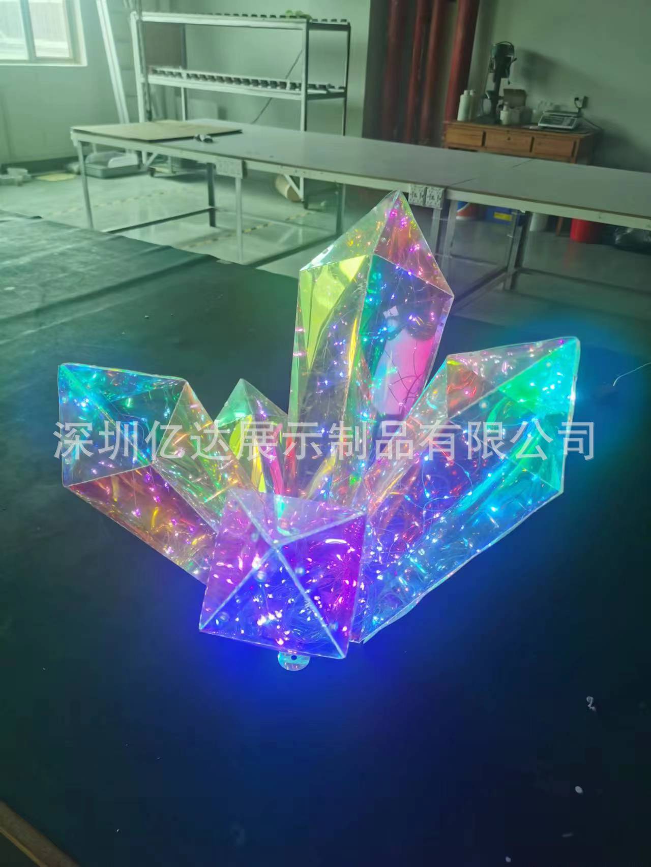 亚克力炫彩渐变加工七彩异形幻彩水晶菱形盒子柱体展览