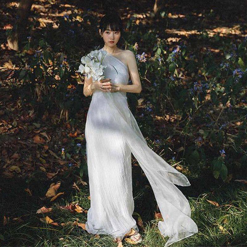 白色高级感轻婚纱宴会订