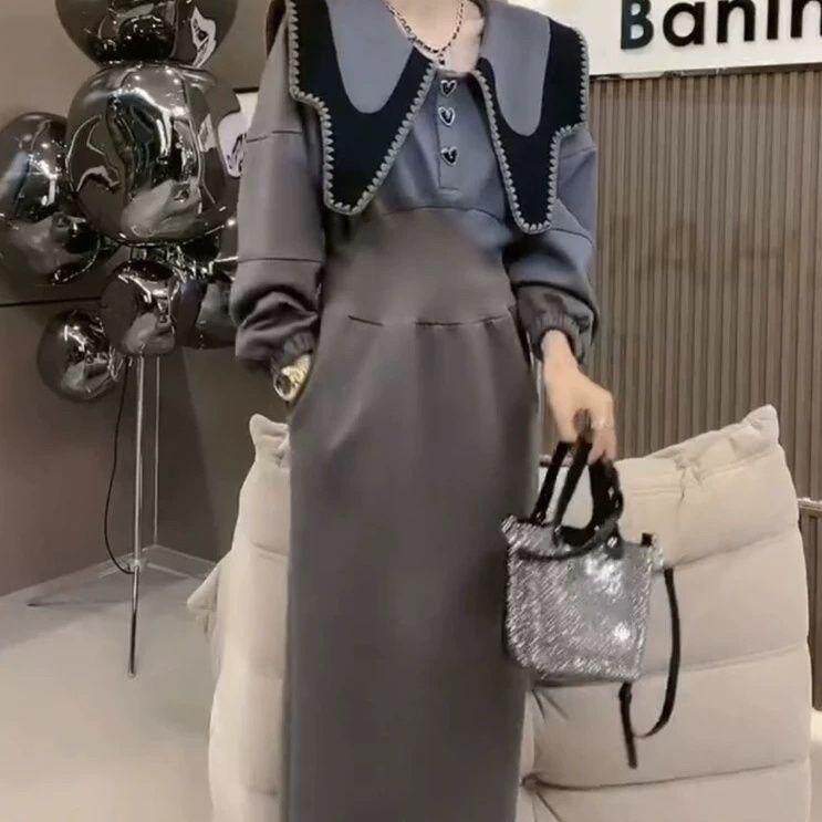 2023春季新款气质收腰翻领显瘦卫衣连衣裙女时髦小众设计感中长裙