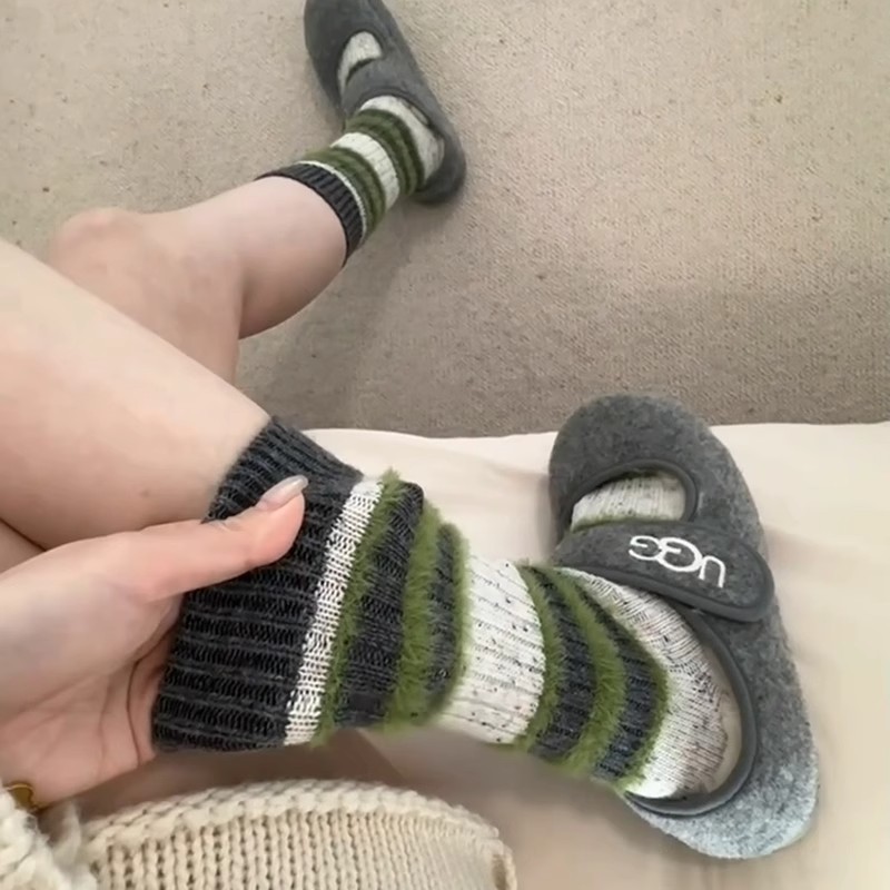 秋冬复古灰绿毛绒绒袜子
