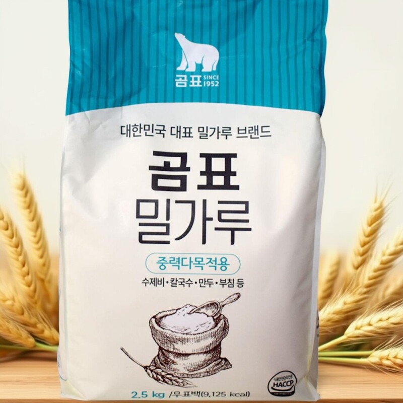 进口韩国面粉中筋面粉做饼烘焙熊牌面包小麦粉2500g包子馒头家用