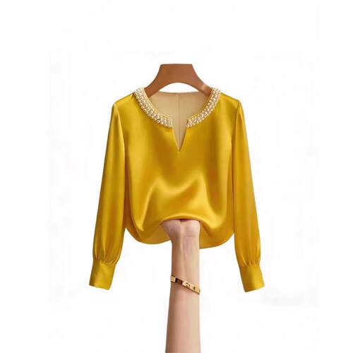 A women's casual fashion apricot round-neck long-sleeved