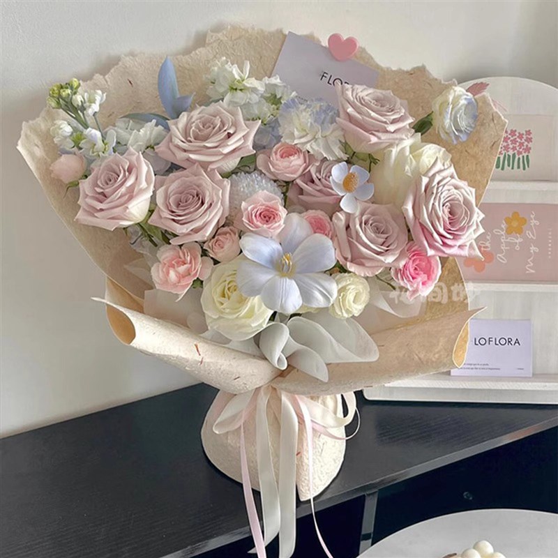 永生花小众风毕业玫瑰成品花束仿真香皂花高级感生日礼物送女朋友
