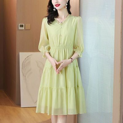 法式黄绿色连衣裙夏季2025
