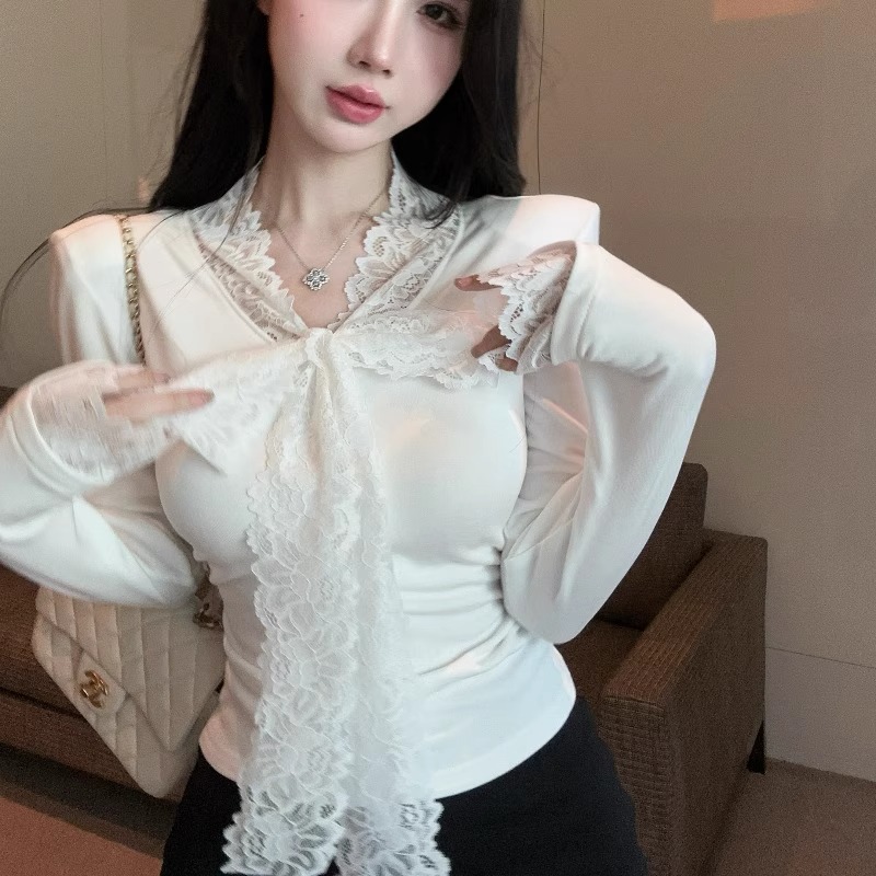 2025年春装辣妹蕾丝v领系带蝴蝶结拼接女设计感长袖正肩上衣