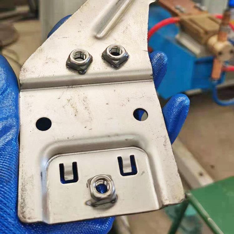 山东炬源变频螺母点焊机160KVA汽车散热器外壳固定螺母快速焊接机