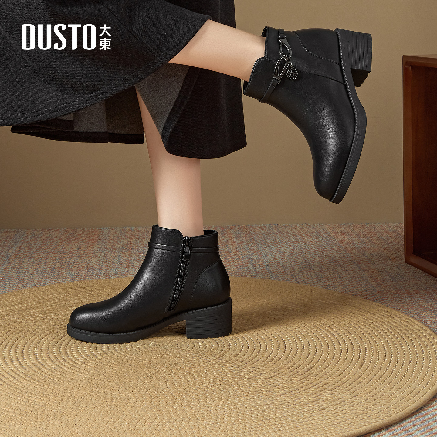 大东中老年妈妈鞋粗跟皮鞋女2025新款秋冬软底不累脚女鞋皮靴短靴