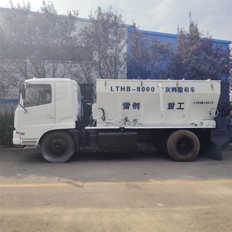 多用途白灰撒布车 消解石灰粉料撒布机 机械控制撒灰车厂家