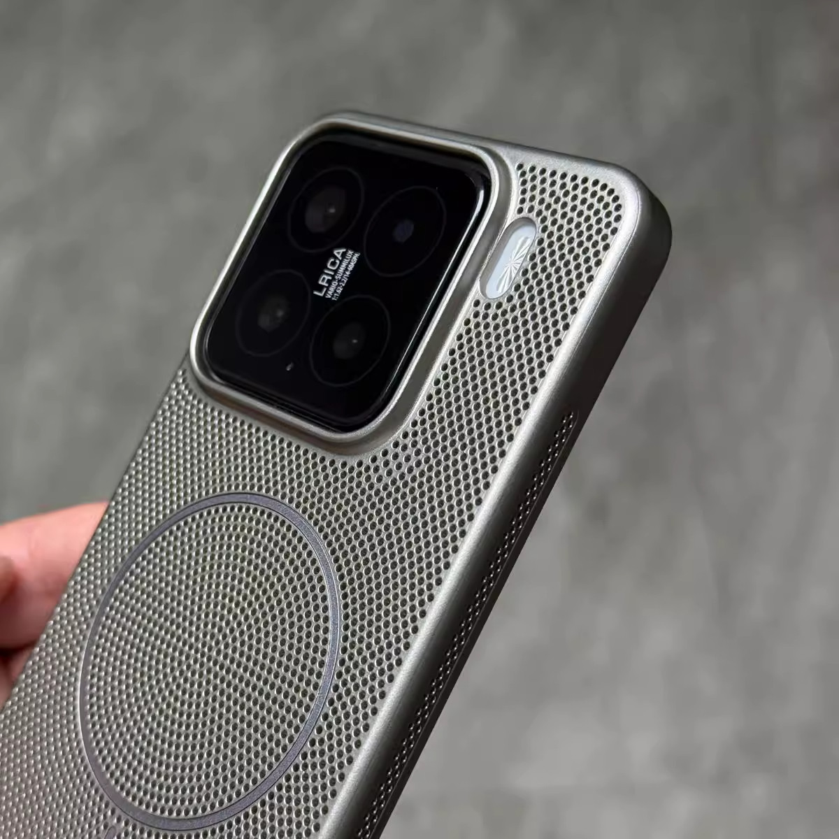 电镀金属漆细圈磁吸网孔适用17小米15pro手机壳全包大孔14pro简约纯色高级感男女款超薄散热透气肤感耐脏钛灰