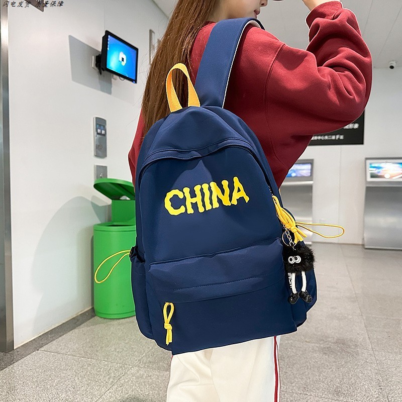 女士轻便登山包大容量双肩背包中