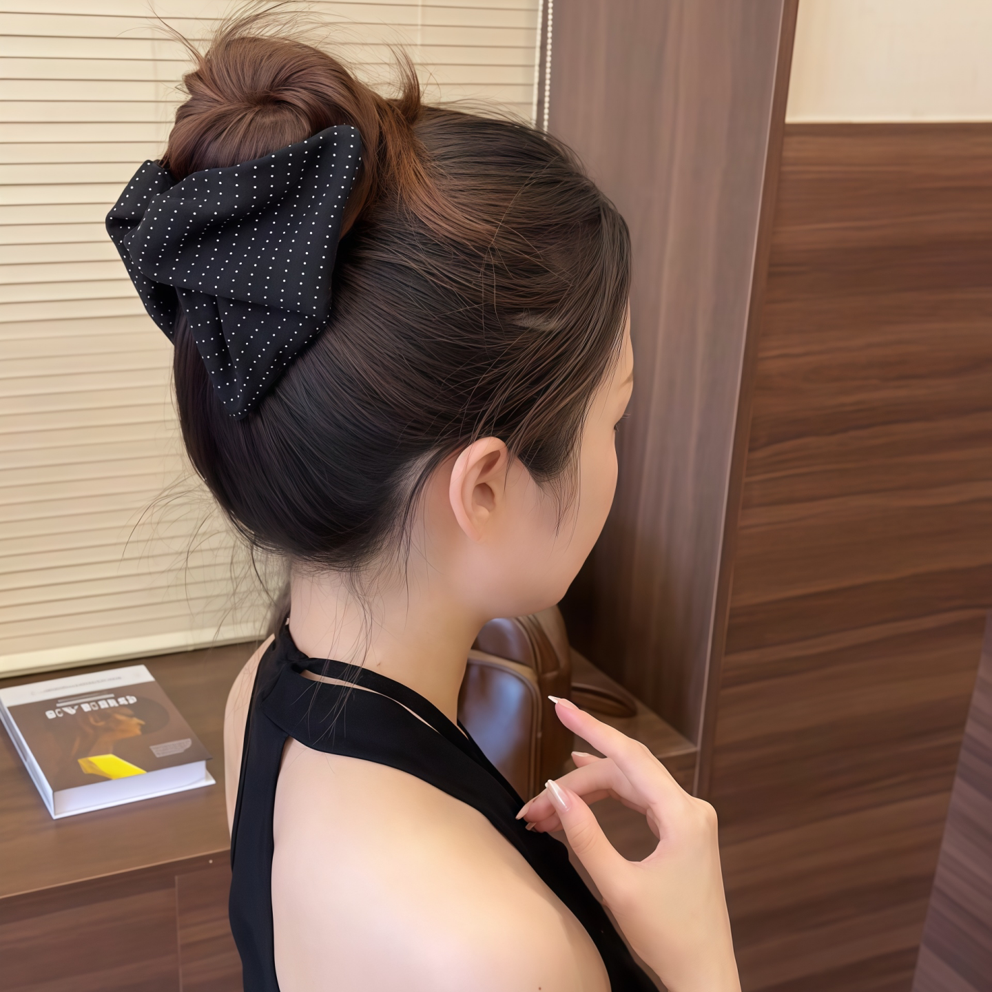 赫本风波点三角发夹抓夹女高级感2026新款后脑勺盘发鲨鱼夹显发量