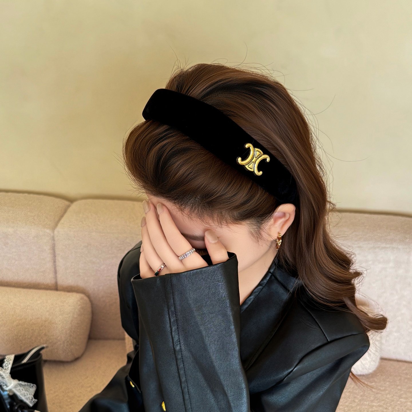 法式复古金标发箍女2025新款高级感时尚洋气黑色丝绒发卡发捆头箍