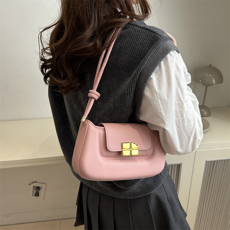 白色斜挎包冬小众设计时尚锁扣