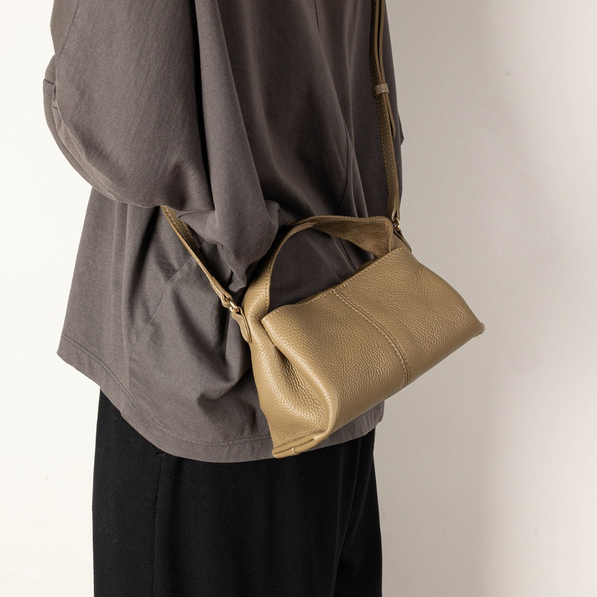 小个子斜挎包女歌菲妮包包2025新款潮时尚轻奢简约百搭潮流包销