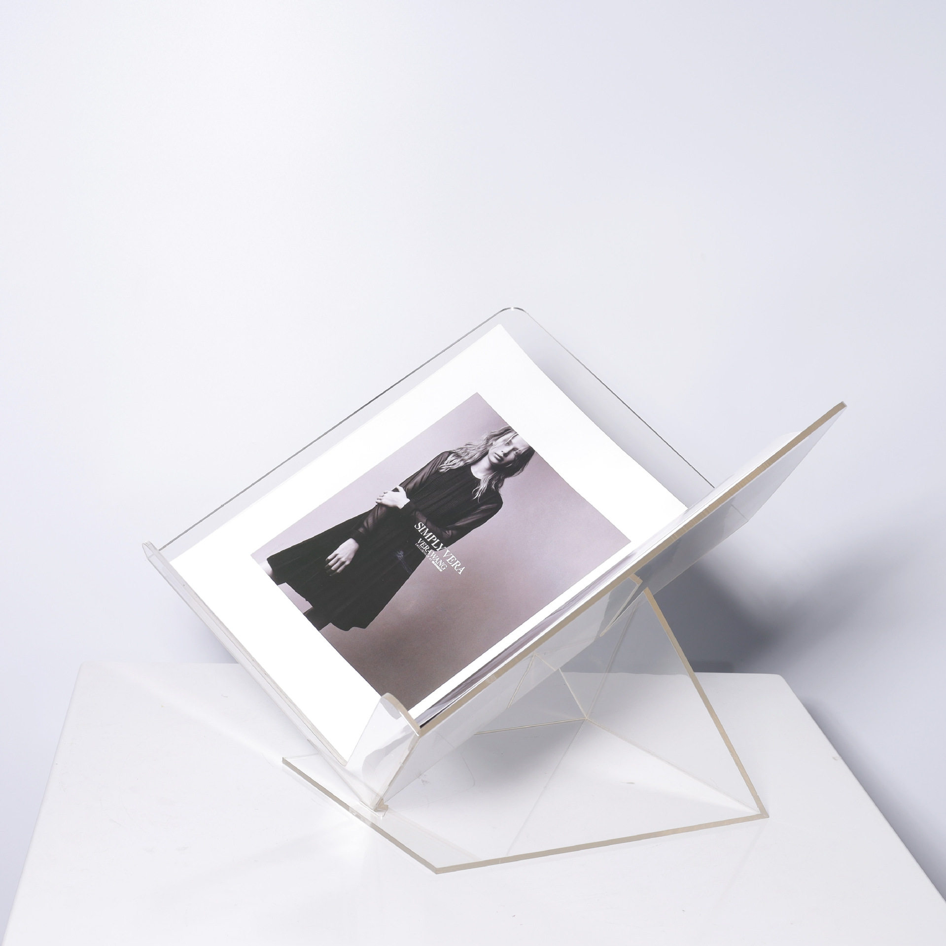 现代简约亚克力书架样板间轻奢家居茶几边角几卧室杂志架透明摆件,鲜花速递/花卉仿真/绿植园艺,其它园艺用品,淘宝优惠券,粉丝福利购,淘宝优惠卷