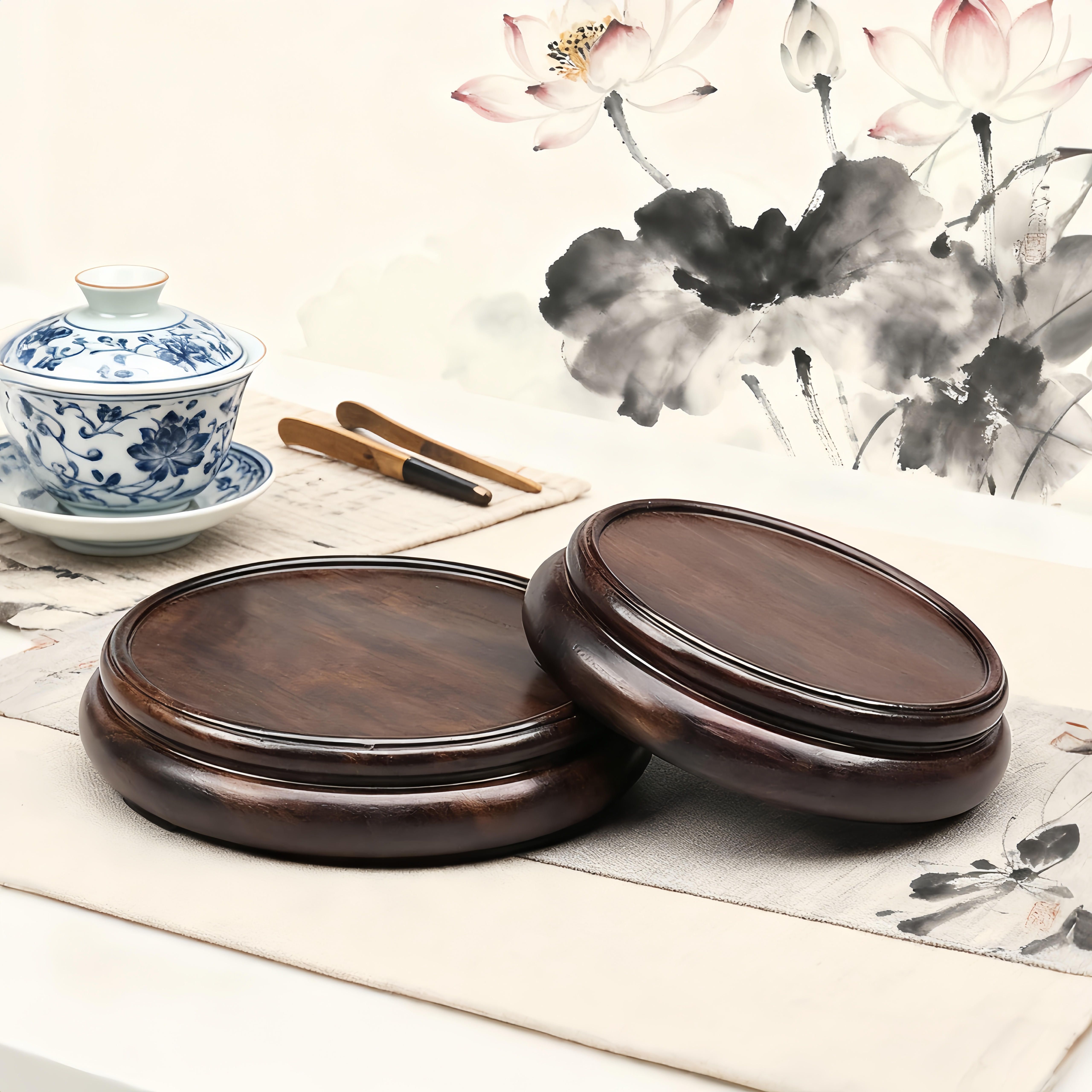 实木圆形底座整木雕刻花瓶