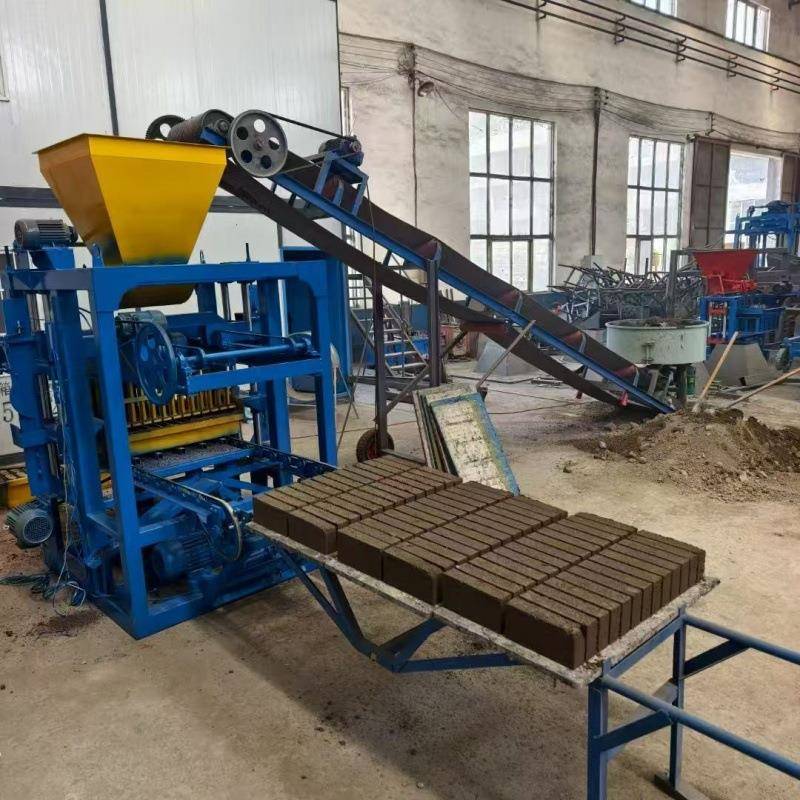 国外用户到厂采购多台半自动制砖机400*150*200空心砖机效率高