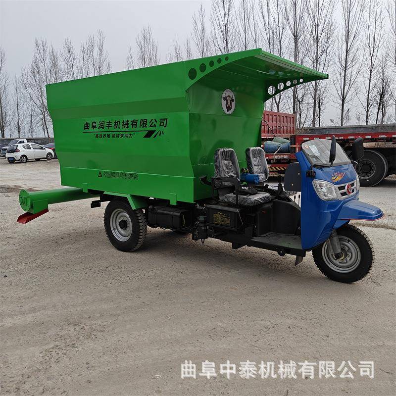 柴油青储饲草料喂料车全自动切碎搅拌撒抛车牧区五立方容量撒料车