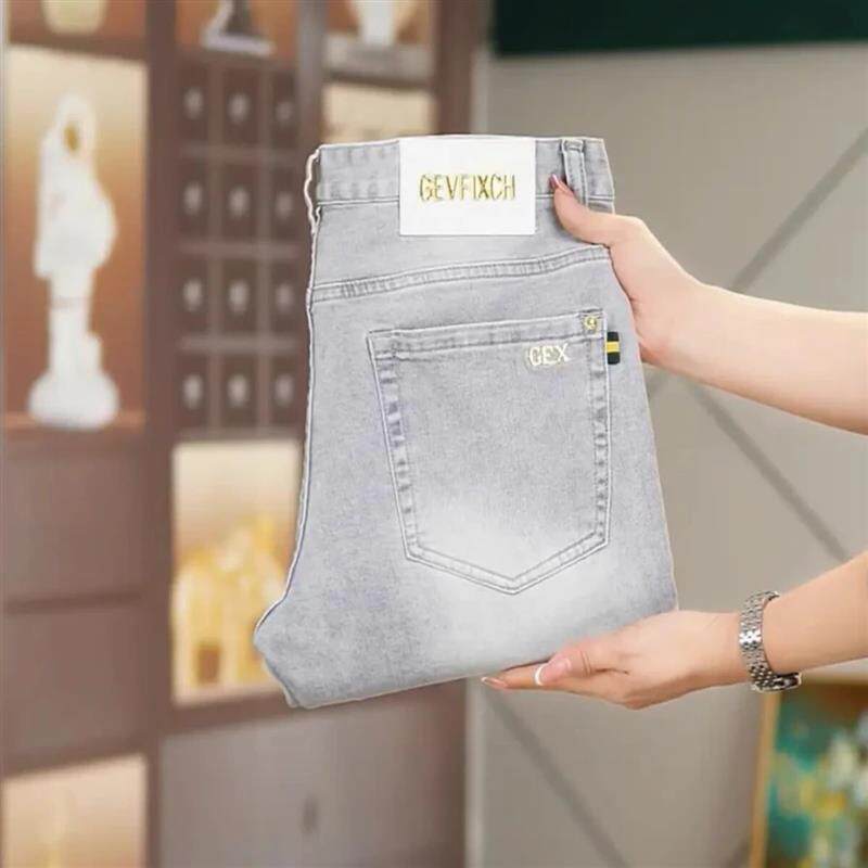 师凯服饰浅灰色小脚牛仔裤男士26春夏新款高弹力时尚修身牛仔裤