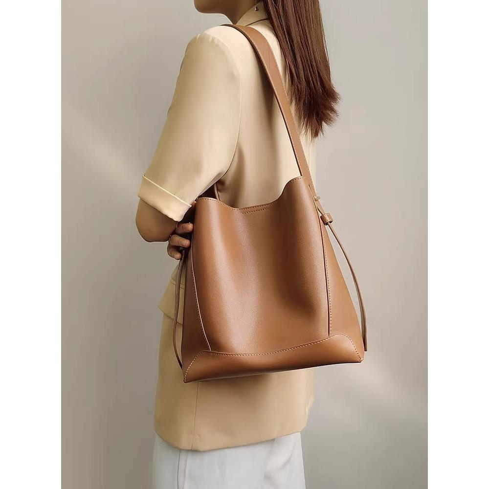 外贸原单水桶包女大容量真皮包包2025新款高级感简约单肩斜挎通勤