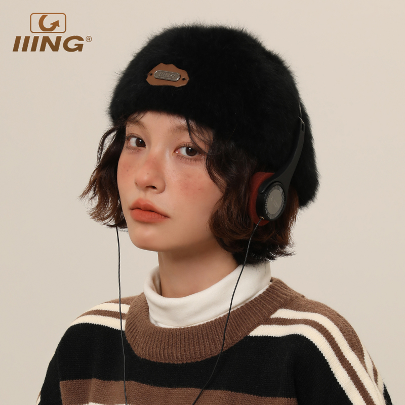 IIING黑色毛绒显脸小贝雷帽