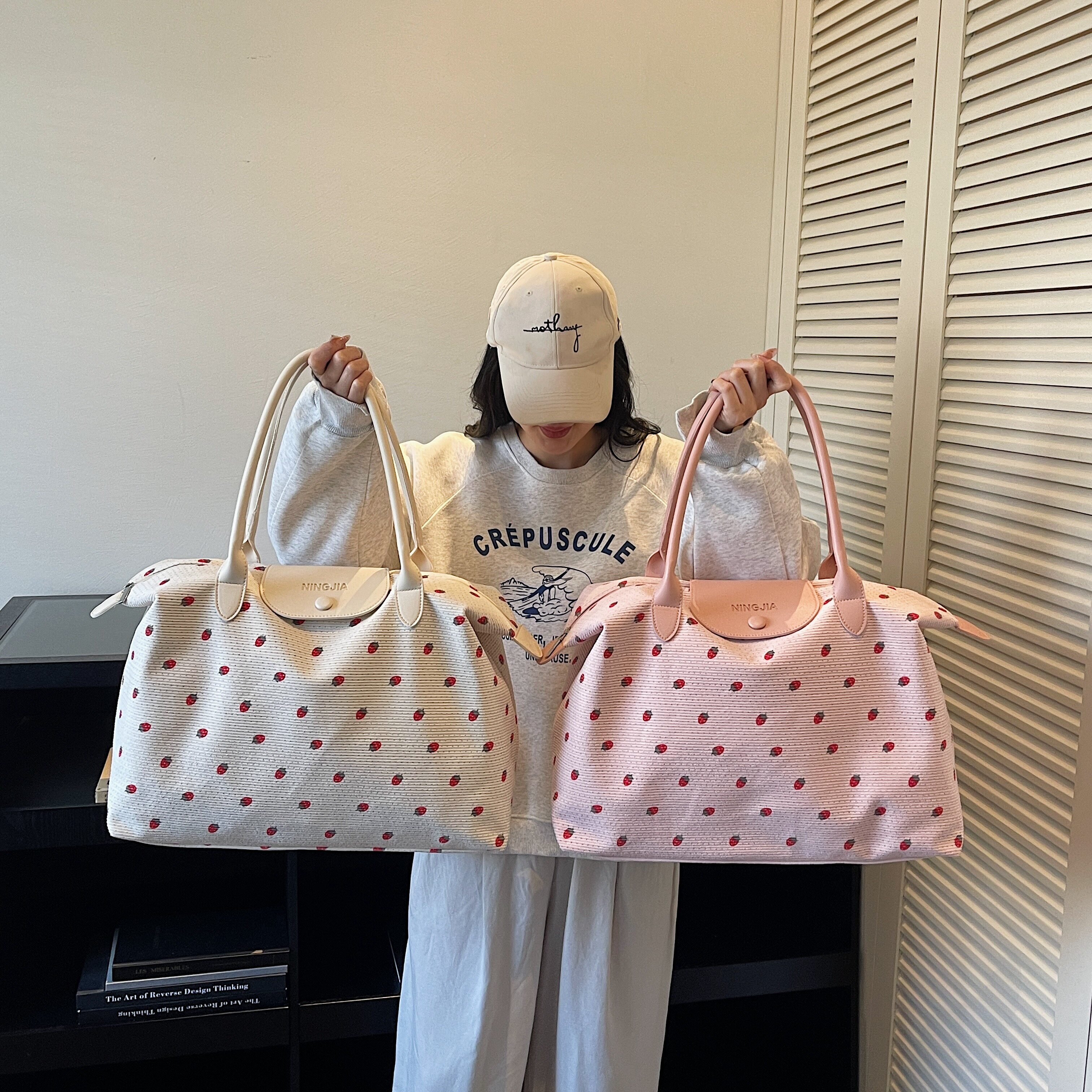 日本MI少女风草莓波点旅行包包女大容量轻便百搭手提包出差登机包