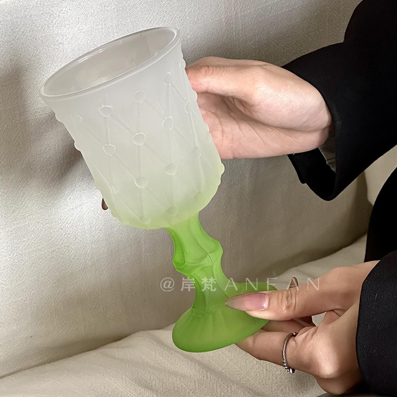 岸梵 氛围感菱格珠点酒杯磨砂质感浮雕香槟洋酒杯渐变绿玻璃杯子
